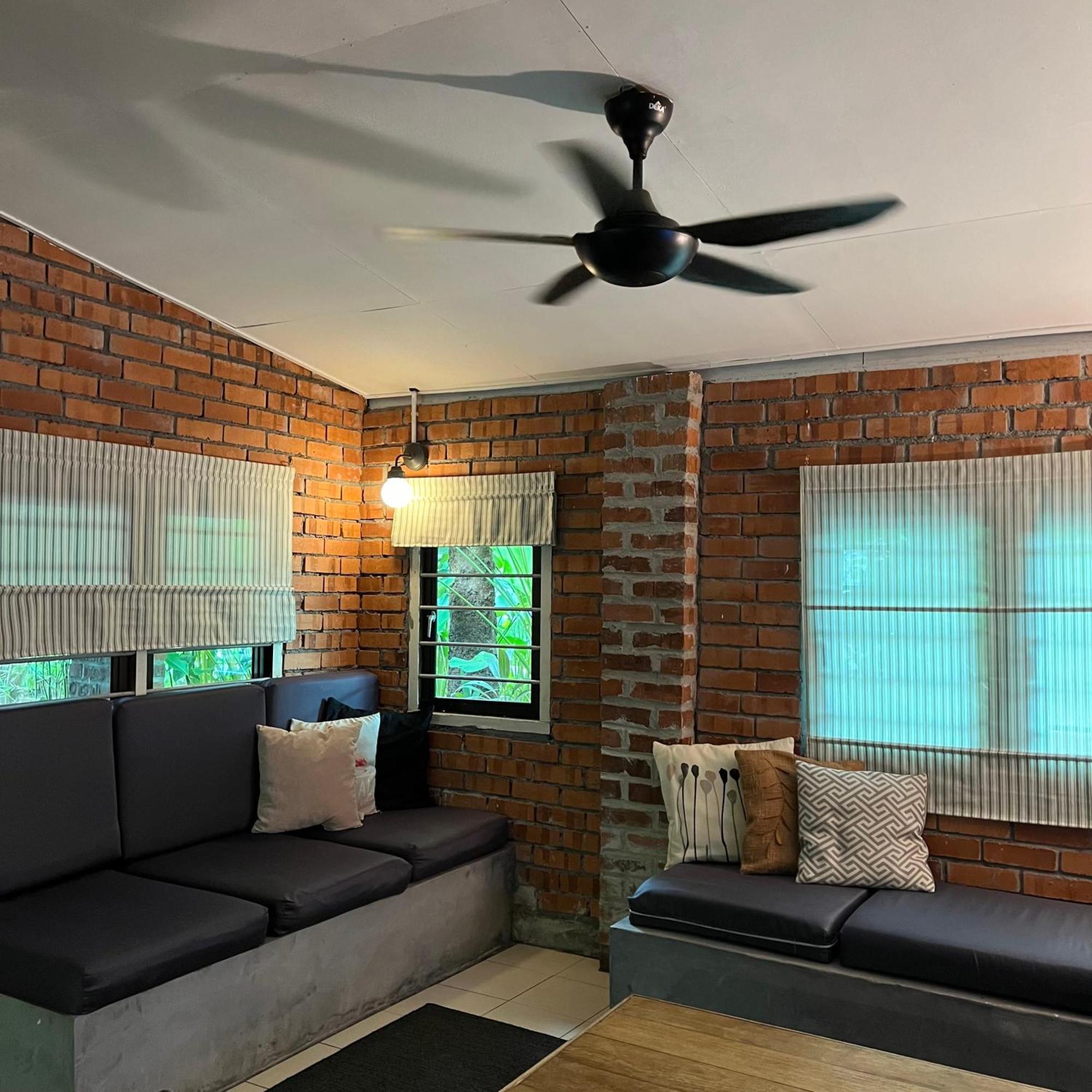 Вилла Kutum'S Wooden House - Private Pool, Breakfast & Cafe Лангкави Экстерьер фото