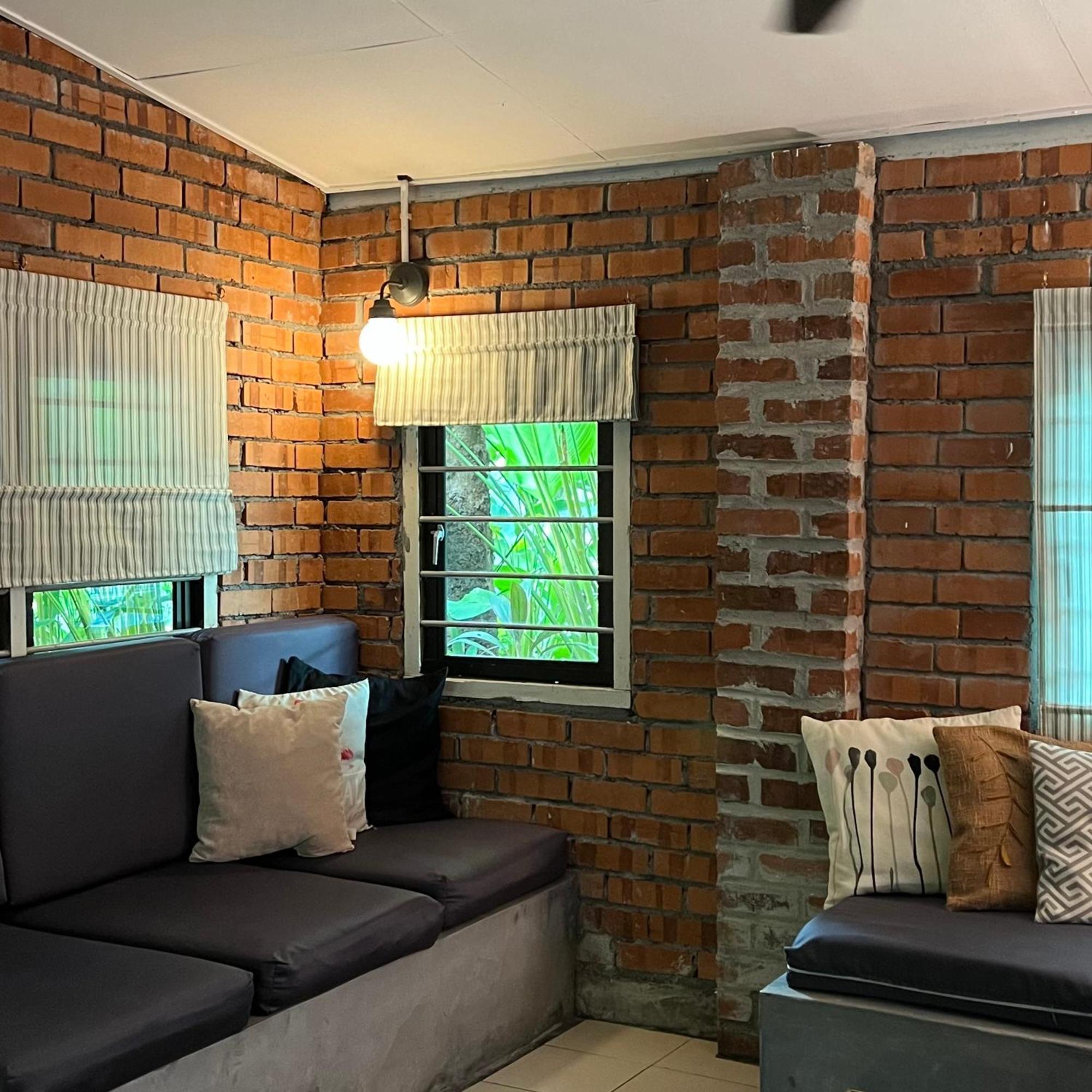 Вилла Kutum'S Wooden House - Private Pool, Breakfast & Cafe Лангкави Экстерьер фото